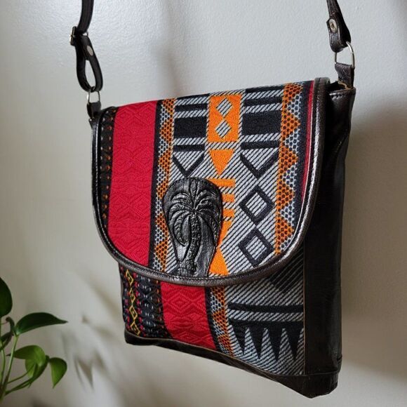 VINTAGE TRIBAL WOVEN AND GENUINE LEATHER CROSSBODY BAG - Picture 10 of 16